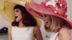 Les demoiselles ont eu 25 ans - Trailer