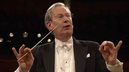 Sir John Eliot Gardiner dirige Dvořák et Mozart