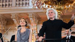 Sir Simon Rattle dirige Antonín Dvořák et Ludwig van Beethoven