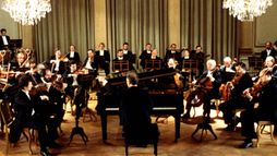 Mozart - Concerto n°25 joué et dirigé par Daniel Barenboïm