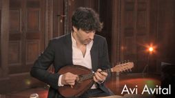 Avi Avital joue Falla, Mozart et Beethoven à la mandoline