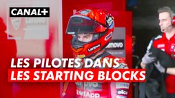 Les pilotes dans les starting blocks - MotoGP
