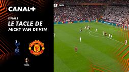 Le tacle de Micky van de Ven contre Man. United (68')