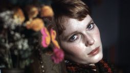 Mia Farrow, en clair-obscur