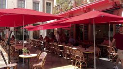 Nîmes : les habitants font face à la chaleur écrasante