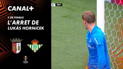 L'arrêt de Lukás Hornícek contre Betis (37')