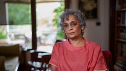 Arundhati Roy : L'écrivaine rebelle de l'Inde