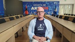 Drogue, dollars, diplomatie : la valse albanaise