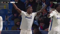 Le tacle de Matej Vydra contre Porto (45')