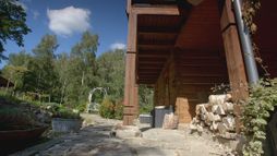 Daleko od miasta – Dom na końcu świata – skrót