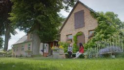 Daleko od miasta – Alchemik w Wolimierzu – skrót