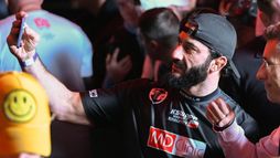 KSW Background: Paweł Pawlak / Mamed Chalidow