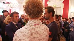 Emmanuel Macron rencontre Henri, «le héros au sac à dos»