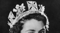 Elizabeth II, les services secrets et le Chah