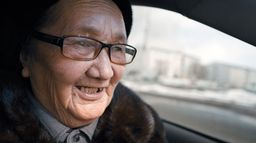 Kazakhstan : Mamie et son taxi