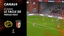 Le tacle de Niklas Hult contre Sporting Braga (3')