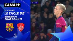 Le tacle de Brendan Chardonnet contre Barcelone (61')