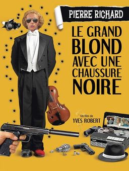 Le grand blond avec une chaussure noire