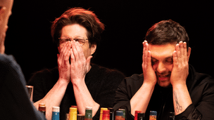 François Civil et Pio Marmaï mangent des clous