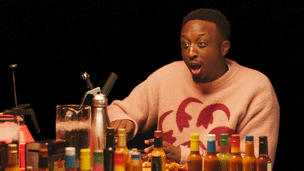 Ahmed Sylla boit les sauces direct à la bouteille