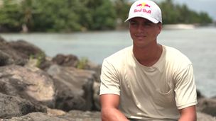 Kauli Vaast : De Teahupo'o aux JO, parcours d'un champion olympique de surf tahitien