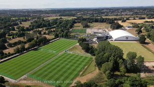 Adrien Truffert s'épanouit à Bournemouth : le latéral français brille en Premier League