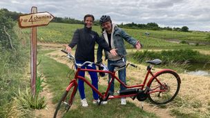 Ludivine Griveau découvre les spécialités de Bourgogne les yeux fermés