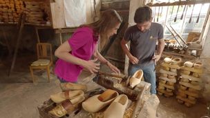 Bérangère Loiseau nous fait découvrir une fabrique de sabots dans le Morvan
