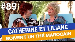 Catherine et Liliane boivent un thé marocain