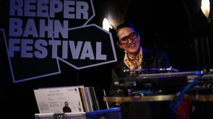 Plattenkiste Live mit Joan as Police Woman