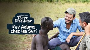 Avec Kev Adams chez les Suri