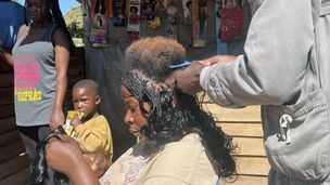 Zimbabwe, l’art des tresses africaines
