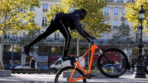 La bikelife à la française / Antony Colas et ses spots de surf