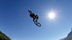 L'élite du VTT freeride en Afrique du Sud / VodKprod, défi en parapente