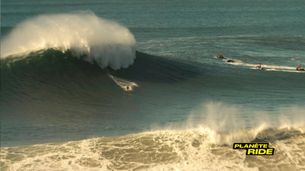 Immersion avec le phénomène du surf de gros