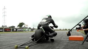 Les frères Mawem unis par l'escalade / En immersion : dragster, tout pour la vitesse