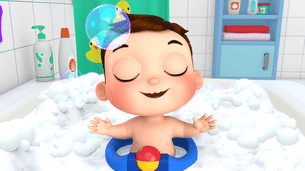 Le premier bain de Baby Max