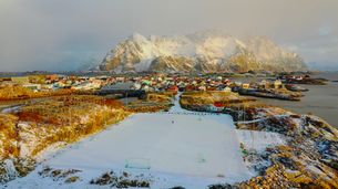 Stades (3/6)  - Le terrain du fjord (Norvège)