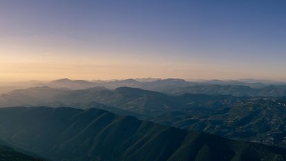 Au petit matin, une vue du Mont-Ventoux, dans le Vaucluse, en région PACA.