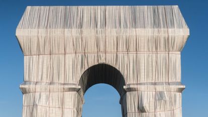 L'Arc de Triomphe enrobé par l'artiste Christo