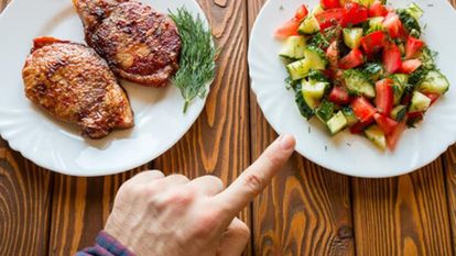 assiette de viande et assiette de légumes