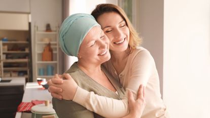 deux femmes dont une avec le cancer