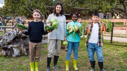 enfants avec des légumes