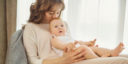 une femme et son enfant