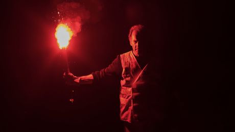 Jouer avec le feu - Trailer