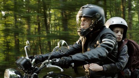 Le grand homme - Trailer