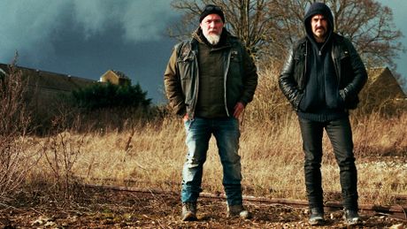 Les premiers, les derniers - Trailer