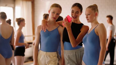 Girl - Trailer