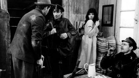 Les carabiniers - Trailer