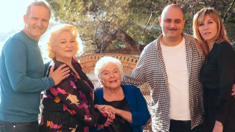 Un tour chez ma fille - Trailer